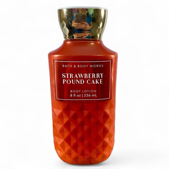 Bath & Body Works Strawberry Pound Cake Body Lotion 8oz Size - Picture 1 of 3